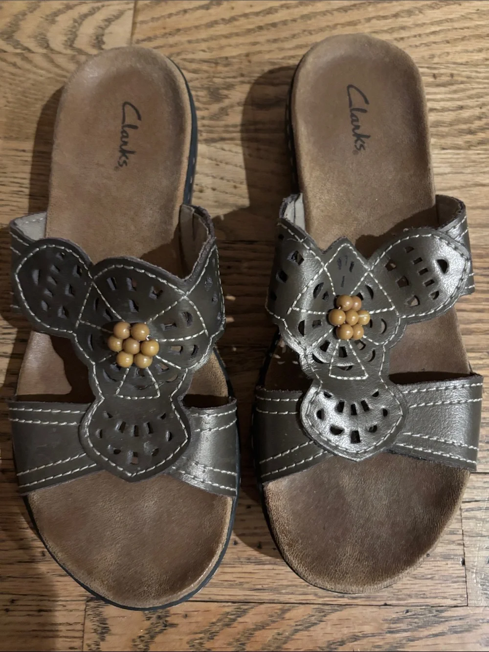 Clarks Metallic Bronze/Pewter Floral Bead Slide Sandals, Sz 8 GREAT CONDITION